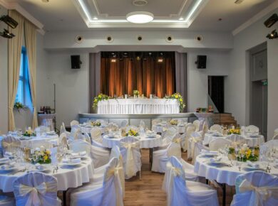 MISSEN eventového a kultúrneho salónu je multifunkčná spoločenská sála s javiskom a hľadiskom.